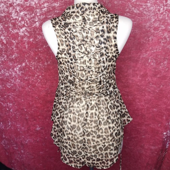 CLOSET CLEANOUT ⚠️Leopard print top - Picture 8 of 8